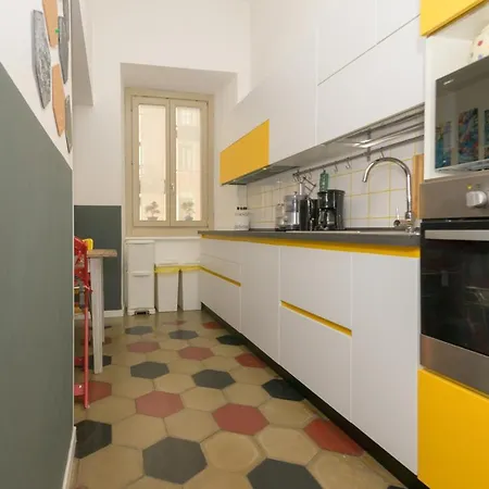 Style With Terrace. Train Station And Metro Apartment *